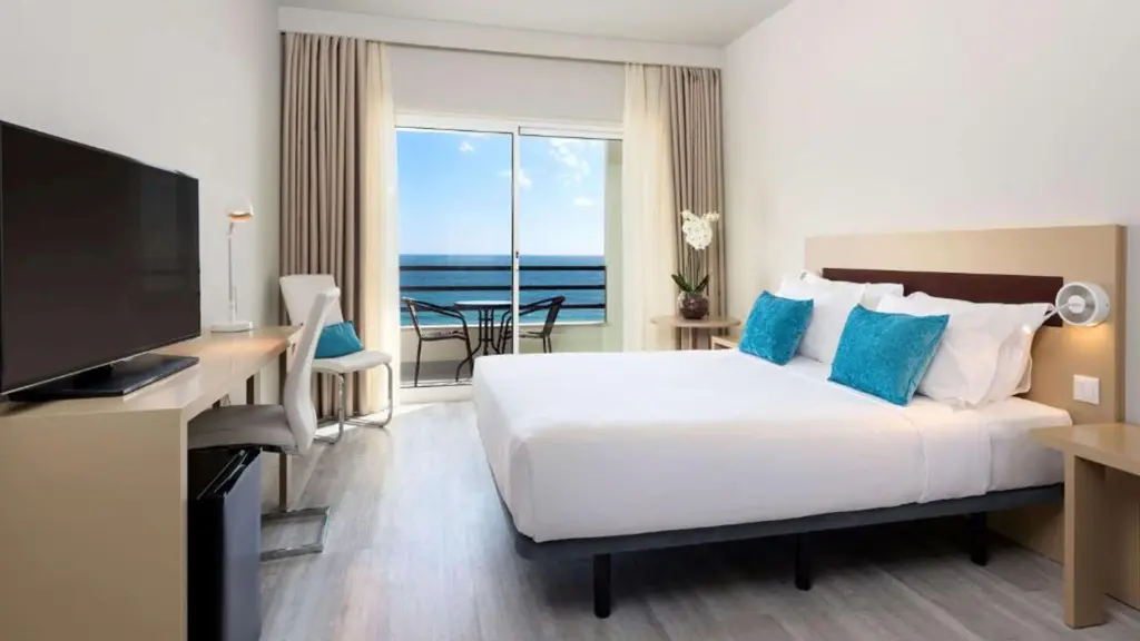 6636-37_Algarve-Lissabon_content_1920x1080px_TRYP-Caparica_zimmer