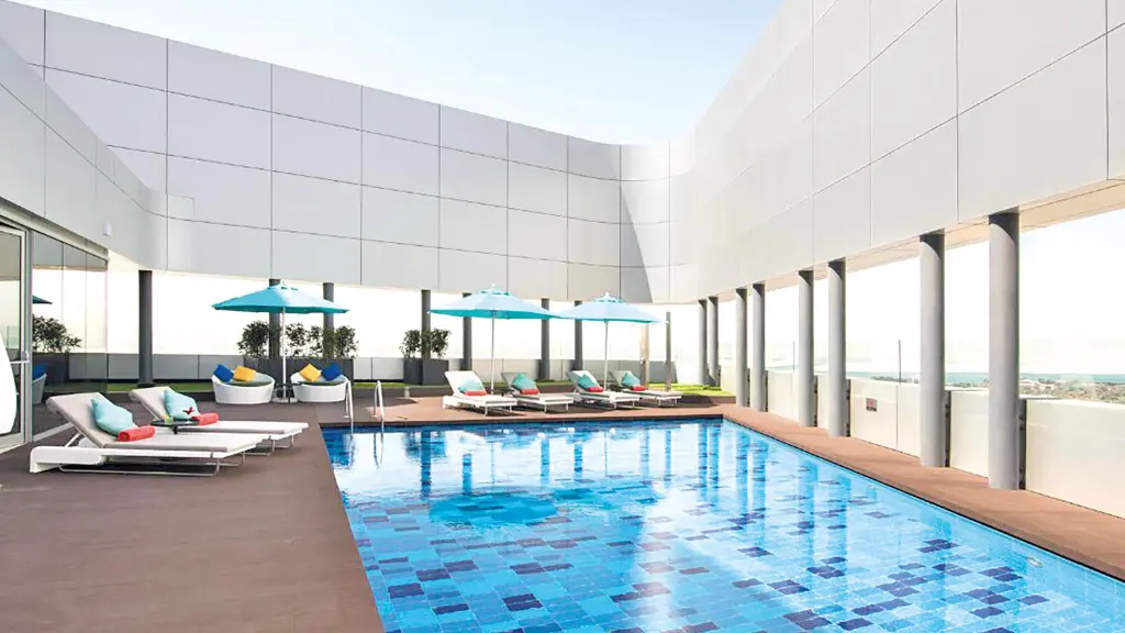 6649-50_Abu-Dhabi_content_1920x1080px_RP_4SterneHotel_Dachpool