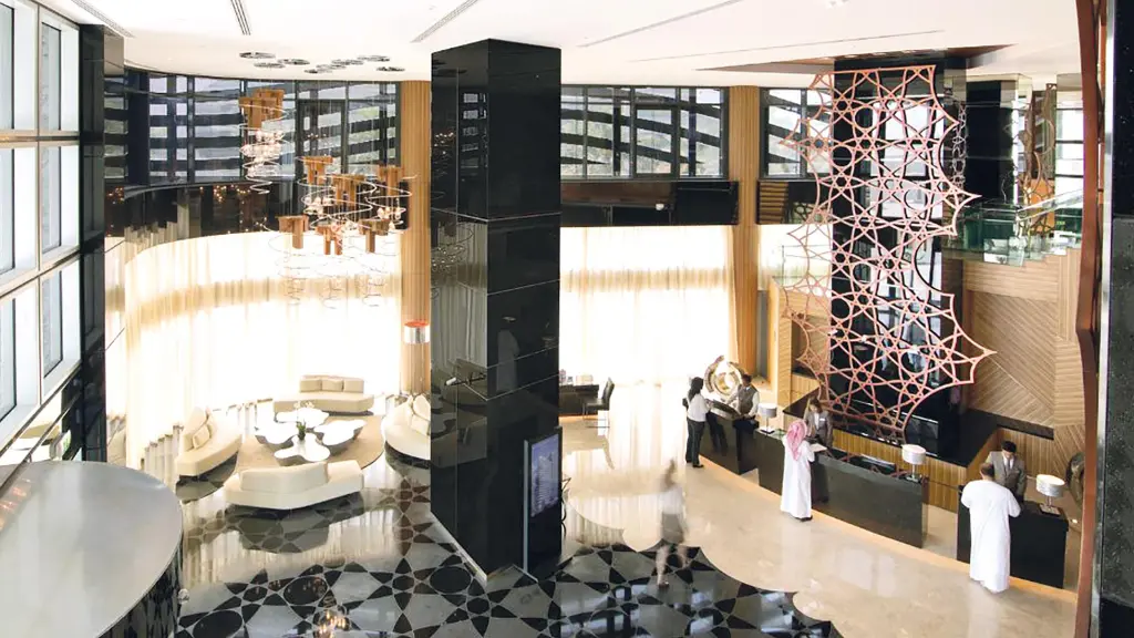 6649-50_Abu-Dhabi_content_1920x1080px_RP_4SterneHotel_PR_Lobby