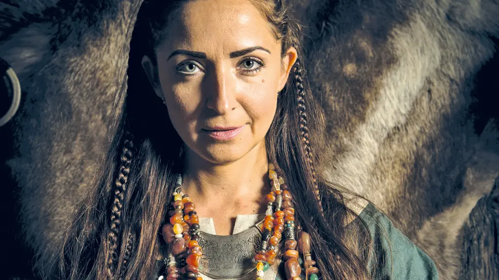 6653_Sagenhaftes-Island_content_1920x1080px_RP_Singing-Viking_Alexandra