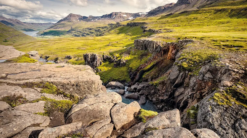 5366_Island-Faeroeer_content_1920x1080px_island_Seydisfjordur_herbe-schoenheit