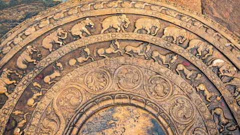5236-37-Sri-Lanka_content_1920x1080px_Moonstone_Polonnaruwa-placeholder