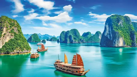 5280-81_Vietnam-Kambotscha_content_1920x1080px_Dschunke-in-der-Halong-Bucht-placeholder