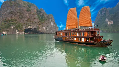 7064-65_Vietnam+Kambodscha_25_content_1920x1080px_Kreuzfahrt-in-der-Halong-Bucht-placeholder