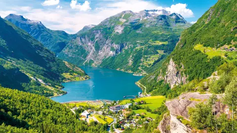 5361-Sehnsuchtsziel-Nordkap_content_1920x1080px_Geirangerfjord2-placeholder