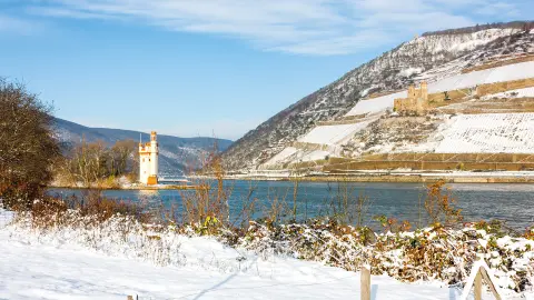 5528_Adventszauber_auf_dem-Rhein_25_content_1920x1080px_AdobeStock_135569652_Maeuseturm_Burg-Ehrenfels-placeholder