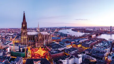 5528_Adventszauber_auf_dem-Rhein_25_content_1920x1080px_AdobeStock_311401591_koeln_overview-placeholder