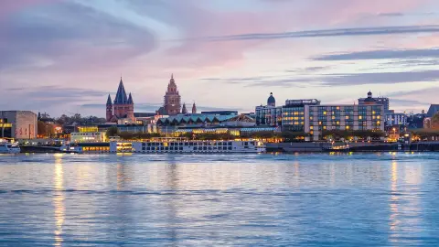 5528_Adventszauber_auf_dem-Rhein_25_content_1920x1080px_AdobeStock_301324922_mainz-nacht_TITEL-placeholder