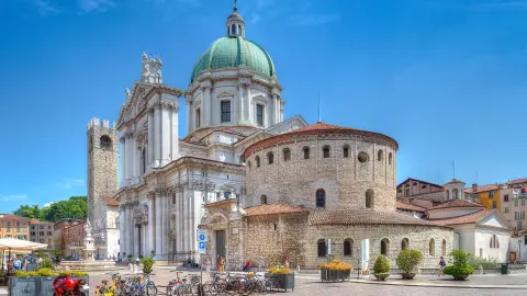 5512_Kurlaub_am_Gardasee_25_content_1920x1080px_Stadtbesichtigung-Brescia2-placeholder