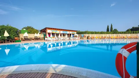 5512_Kurlaub_am_Gardasee_25_30_Pool-placeholder