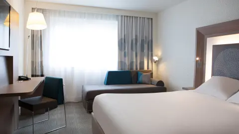 5514_Städte-Erlebnis-Paris_content_1920x1080px_Novotel-Fontainebleau_Zimmer-placeholder