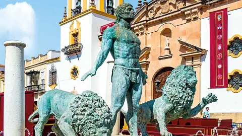 Spanien Das Beste aus Andalusien - Herkules-Statue in Ronda-placeholder