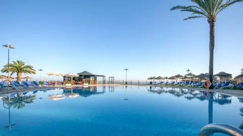 6894-95_7037-38_Das-Beste-aus-Andalusien_KG_Hotel_bar_piscina-placeholder