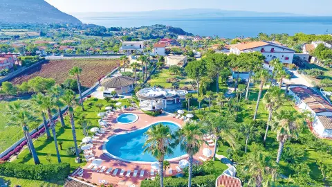 6085-88_Bella-Calabria_content_1920x1080px_3-Sterne-Hotel_Residence-Costa-Azzurra-Anlage-placeholder