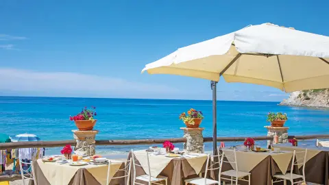 6865-68_Bella-Calabria_content_1920x1080px_4-Sterne-Hotel-Villaggio-Baia-D'Ercole_restaurant-placeholder