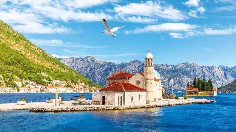 6886_Montenegro-plus-Dubrovnik_content_1920x1080px__Kirche-der-Dame-der-Felsen-und-Insel-Saint-George-placeholder