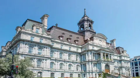 5882_Goldener_Herbst_Kanadas_Osten_Content_rathaus_montreal-placeholder