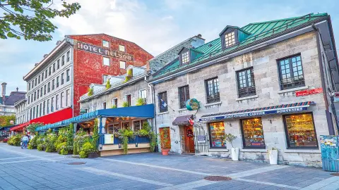 5882_Goldener_Herbst_Kanadas_Osten_Content_Place-jacques-Cartier_montreal-placeholder