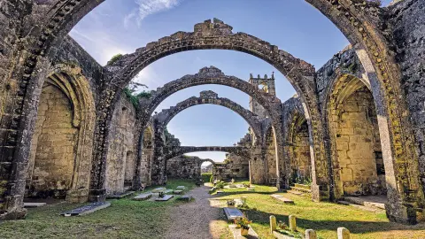 Nordportugal & Galicien Faszinierende Kulturlandschaft - Kirchenruine in Cambados-placeholder