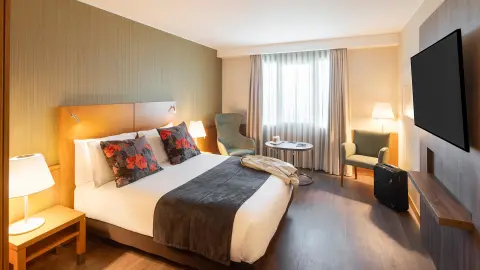 6631-Nordportugal-&-Galicien_content_1920x1080px_Hotel_Mercure-Porto-Gaia_zimmer-placeholder