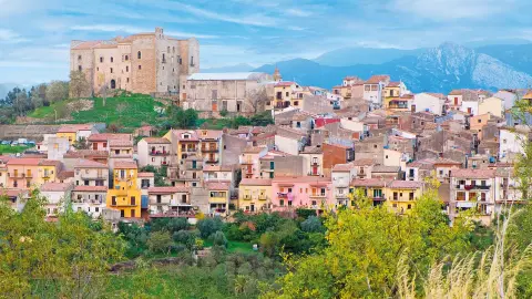 Sizilien_Inselgoettin-unter-dem-Aetna_Castelbuono-placeholder