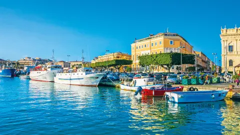 Sizilien_Inselgoettin-unter-dem-Aetna_Hafen-Ortigia-placeholder