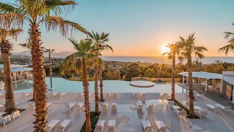 Sizilien_Inselgoettin-unter-dem-Aetna_Infinity-Pool-Costa-verde-placeholder