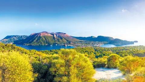 Sizilien_Inselgoettin-unter-dem-Aetna_Lipar-island-placeholder