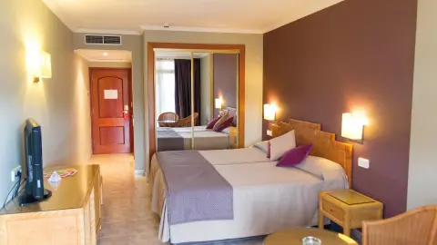 6089_Kurlaub-Costa-Dorada_content_1920x1080px_Hotelbild_Palas-Pineda_Zimmerbeispiel-placeholder