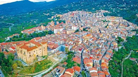 6863_Sizilien_Liparische_Inseln_content_1920x1080px_Castelbuono-placeholder