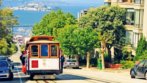 6618_Amerika-West_content_1920x1080px_Cable-Car-mit-Blick-auf-Alcatraz-placeholder