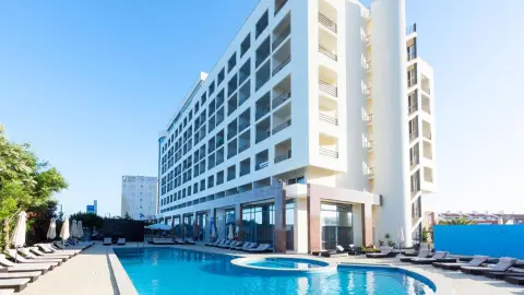 6636-37_Algarve-Lissabon_content_1920x1080px_TRYP-Caparica_hotel-placeholder