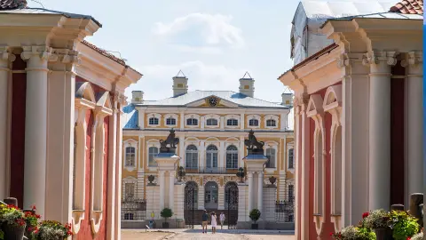 7085_Bezauberndes_Baltikum25_content_1920x1080px_Schloss_Rundale-placeholder