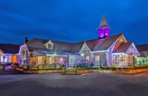 7027-28_Glanzlichter-Irlands_content_1920x1080px_Treacy's-Oakwood-Hotel-Shannon_Exterior-placeholder