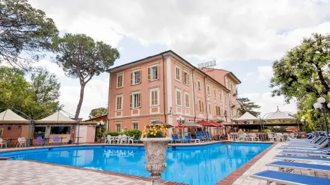 kurlaub-im-Herzen-der-Toskana_content_1920x1080px_Grand-Hotel-Du-Park-Et-Regina_aussen.jpg-placeholder