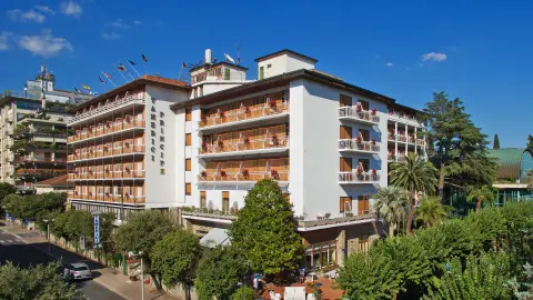 kurlaub-im-Herzen-der-Toskana_content_1920x1080px_Grand-Hotel-Tamerici_Principe_aussen.jpg-placeholder
