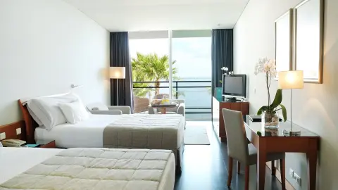 7066-71_Bluetenzauber-auf-Madeira_25_content_1920x1080px_hotel_vidamar_zimmer-placeholder