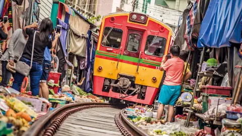 6818-19_goldenes-thailand_content_1920x1080px_market_train2-placeholder