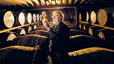 6822_Mystisches-Schottland_content_1920x1080px_Besuch-einer-Whisky-Destillerie-placeholder