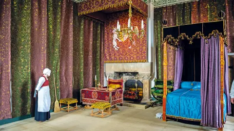6823_Glanzlichter-Schottlands_content_1920x1080px_K?nigliches-Schlafzimmer-im-Stirling-Castle-placeholder