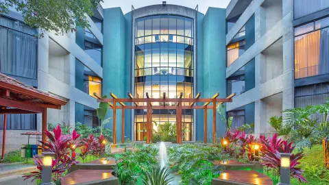 6882-83_Costa-Rica_content_1920x1080px_Hotel-Radisson_Aussen-placeholder