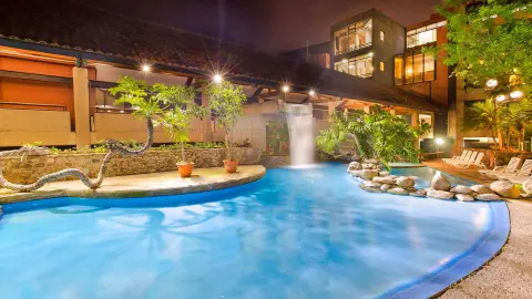 6882-83_Costa-Rica_content_1920x1080px_Hotel-Radisson_Garten-placeholder