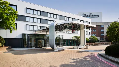 6891_Adventszauber-in-England_content_1920x1080px_Radisson-London-Heathrow_Aussen-placeholder