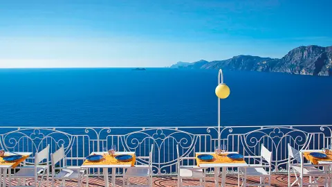 7010-13_Ischia_Hotel_terrasse-placeholder