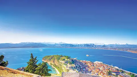 7036_Athen-Peloponnes_content_1920x1080px_Nafplio-mit-der-Inselburg-placeholder