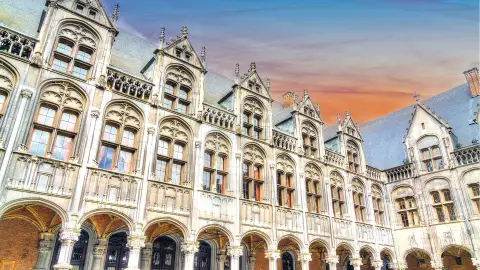 NLD614_5542_Advent_im_Dreilaendereck25_content_1920x1080px_Luettich_Der fürstbischöfliche Palast in-placeholder