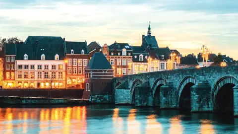 NLD614_5542_Advent_im_Dreilaendereck25_content_1920x1080px_Maastricht_FlussMaas-placeholder