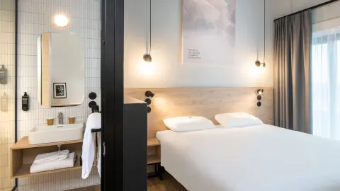 NLD614_5542_Advent_im_Dreilaendereck25_content_1920x1080px_Hotel_ibis_Namur_Zimmer-placeholder