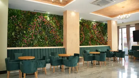 Horizont Hotel, Bar-placeholder