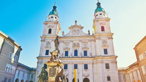 Mozartstadt Salzburg mit Dom-placeholder